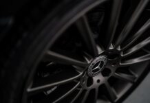 Ile pali Mercedes na 100km?